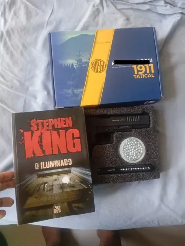 livrro mas brinquedo com caixa