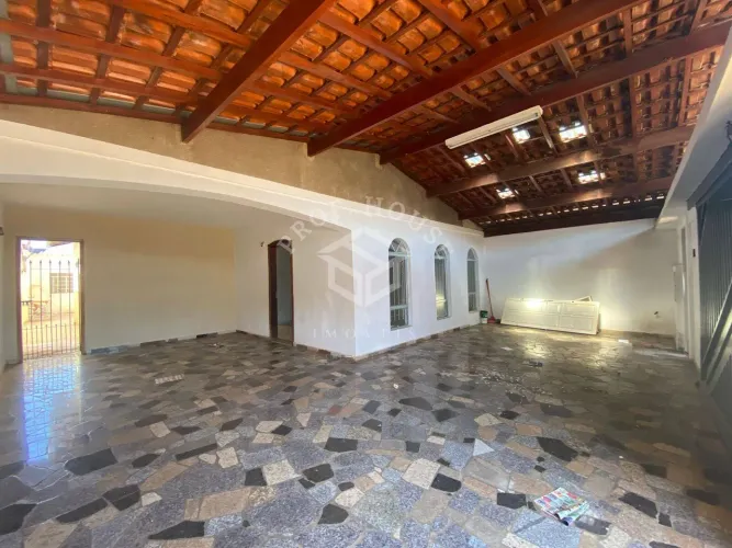Casa com Edícula à Venda no Jardim São Francisco em Limeira-SP