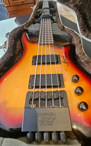 Baixo Steinberger 5c, com case, impecável modelo raro timbre incrível musicos exigentes 