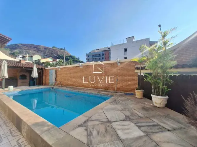 Casa em Condomínio : Triplex / Residencial / Freguesia (Jacarepaguá)