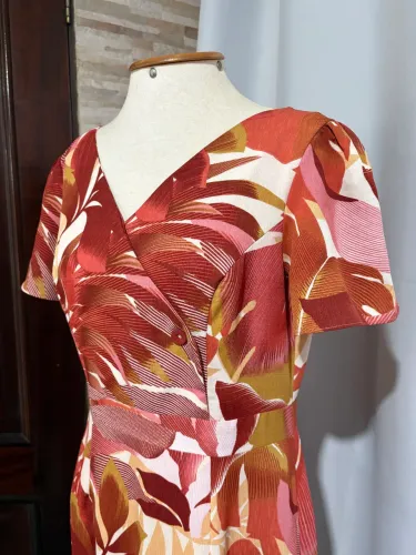 Vestido Midi Tubinho Coramdeo em estampa tropical - tamanho 44