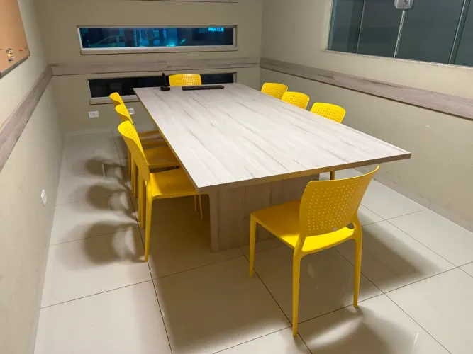 Mesa de reunião 8 lugares m em MDF