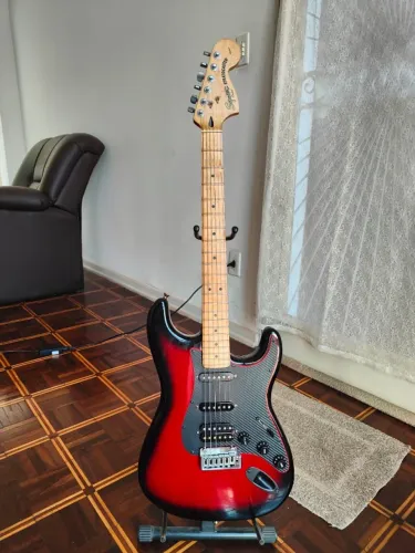 Guitarra Squier Standard Stratocaster Made in Indonesia by Fender