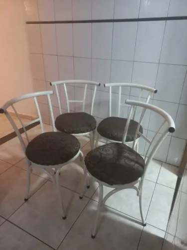 Jogo de cadeiras