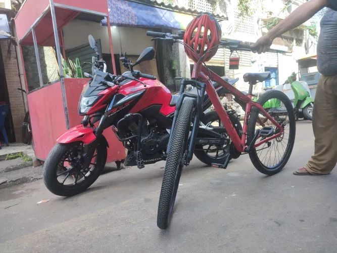 Vendo minha bicicleta aro 29 da coli ou troco no mais elétrica nova boa estado para andar