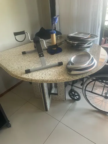 Móveis em mármore e granito