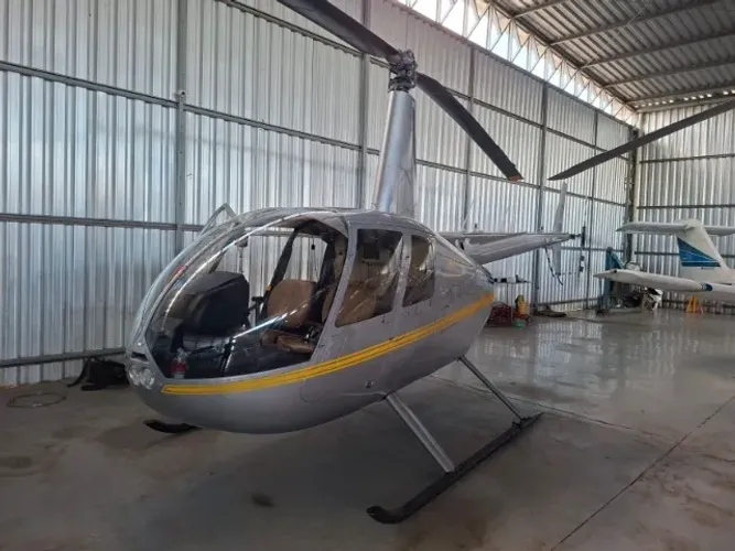 Helicoptero monomotor pistão Robinson r44 raven II