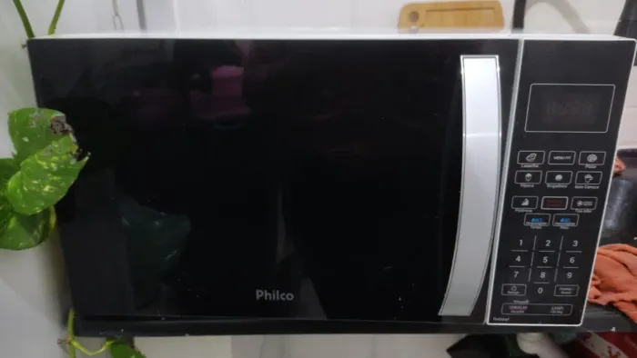 Microondas semi novo 300,00
