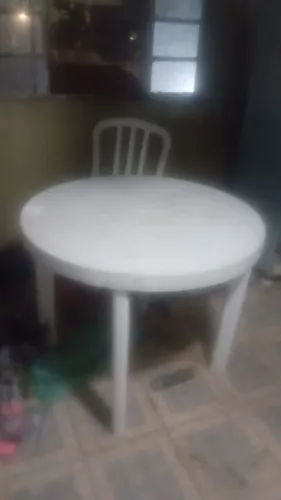 Mesa com 3 cadeiras