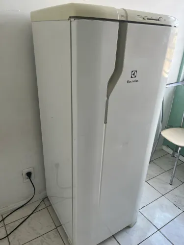 Geladeira Electrolux R31 240L