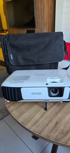 Epson PowerLite S41+ H842A 3300 Lumens - SO 28H DE USO - Semi Novo + Bolsa e Controle