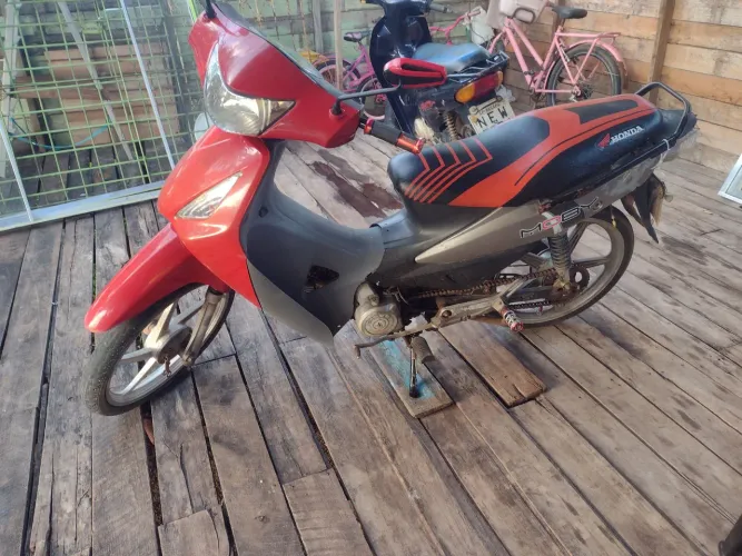 Vendo essa moto Traxx Moby 2013 ,com a carenagem adaptada da moto biz 125 só pega e anda