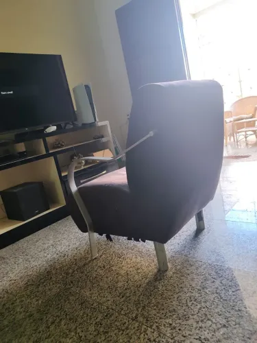 DUAS CADEIRAS E UMA MESA DE MIGNO BRANCO ESTILO LUIZ XV
