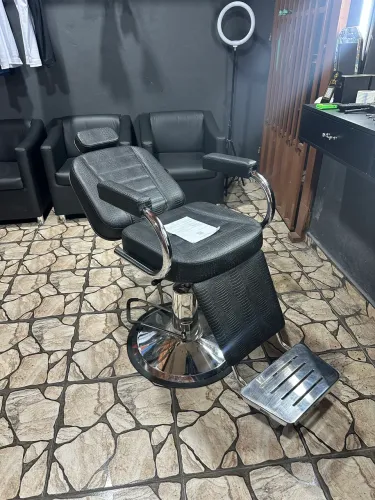 Cadeira de barbeiro nova 2 semanas de uso com manual 