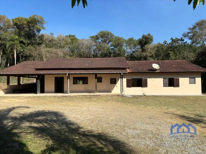 Casa com 3 Quartos e 3 banheiros à Venda, 47.867 m² por R$ 2.500.000 Cód. ch2759