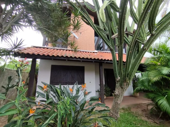 Casa para Venda em Imbituba, Vila Nova, 3 dormitórios, 1 suíte, 1 banheiro, 2 vagas
