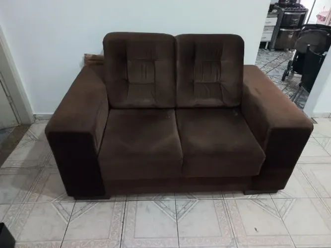 Sofá 2 lugares retrátil - confortável e em bom estado
