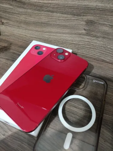 iPhone 13 vermelho impecável