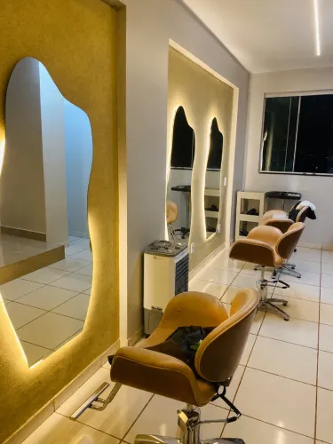Oportunidade!!! 3 cadeiras modernas e 3 espelhos orgânico com led 4 mm 