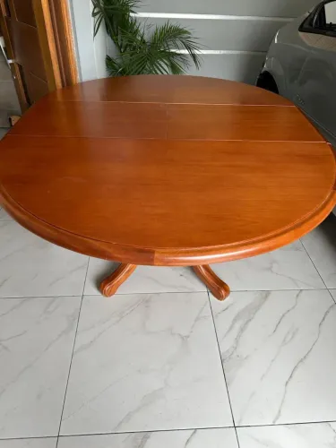 Mesa de madeira maciça extensivel