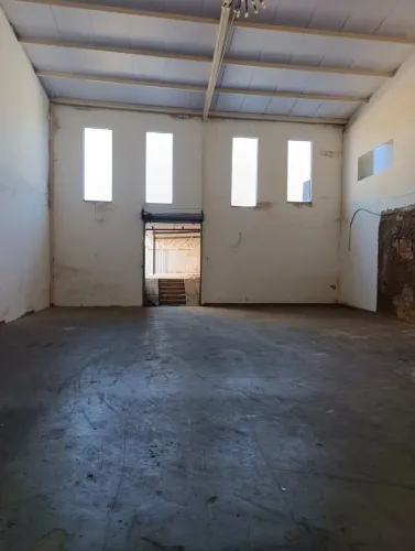 GALPÃO 200 M2 + AREA ABERTA DE 240 M2