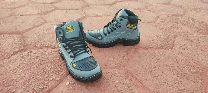 Botas Caterpillar grafite reforçada