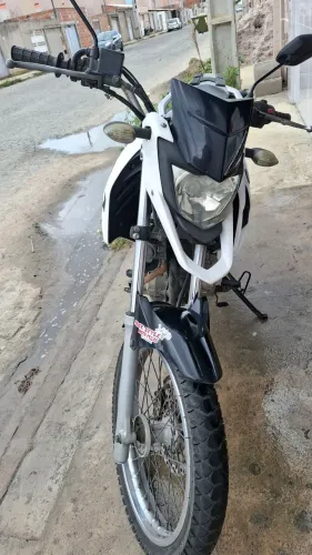 Vendo Crosser 2016, cor branca.
