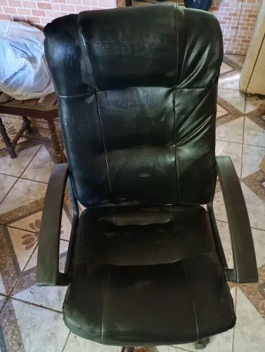 Vendo ou troco Cadeira presidente para escritório 