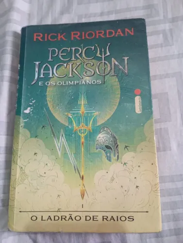 Livro Percy Jackson e os Olimpianos, o ladrão de raios