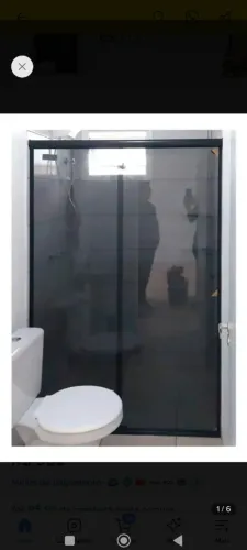 Box de vidro com esquadria cor preta