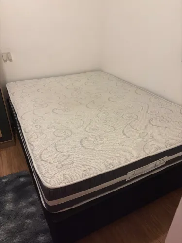 Cama casal - pouco usada nova