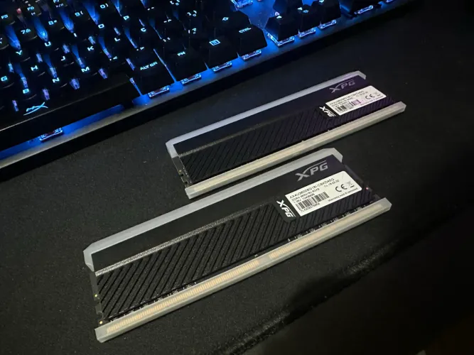MEMÓRIA RAM XPG 16GB 3600MHZ RGB