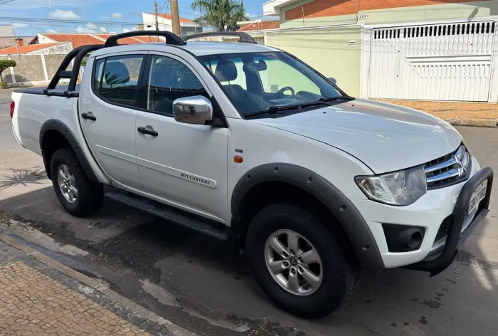 Mitsubishi L200 Triton GLS 3.2 CD TB Int.diesel MEC 2016