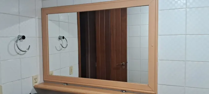 Espelho para quarto ou banheiro.  Excelente qualidade.  Sem manchas.  Medidas 80 x 120