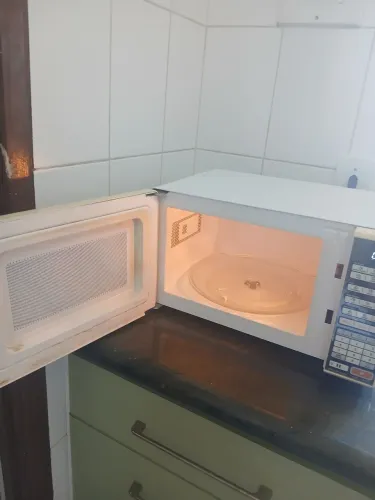 Micro-ondas espelhado Midea 20 litros