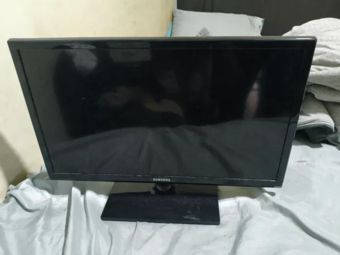 TV Monitor Samsung 24" HD com Controle Original - Excelente Estado