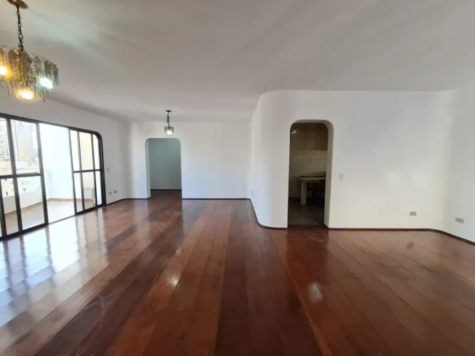 Apartamento à venda na Aclimação com 195 m² de área privativa, andar alto, 4 quartos, 3 va