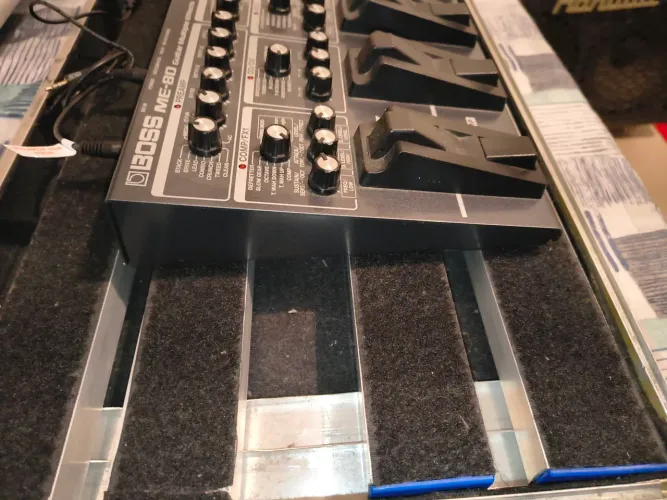 Pedaleira Boss Me-80