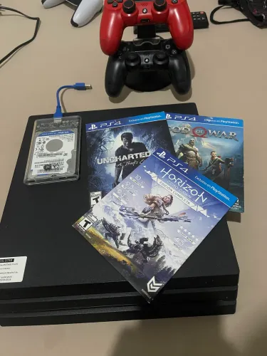 PS4 PRO SEMI NOVO