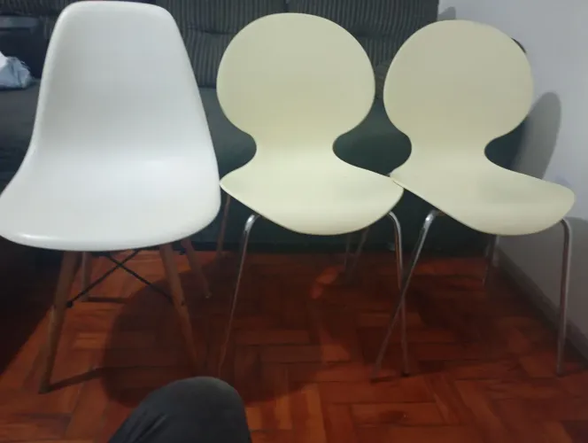 VENDA TRÊS CADEIRAS NOVAS 1BRANCA 2 CREME