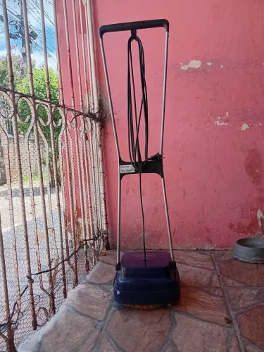 Enceradeira Eletrolux 127v (usado)