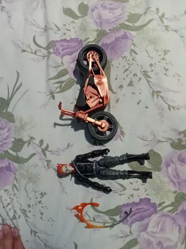 Marvel legends - motoqueiro fantasma com moto