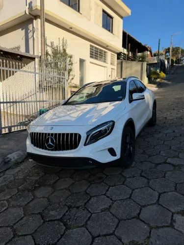 Mercedes-Benz GLA 200 Adv. 1.6/1.6 TB 16V Flex Aut. 2016