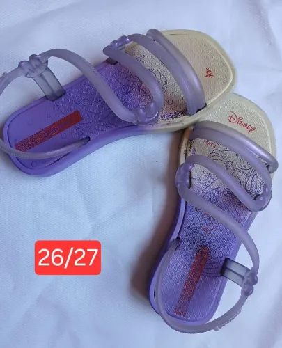Sapatos e sandálias infantil