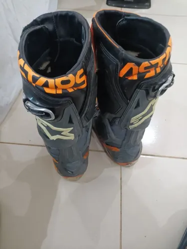 Bota tech 10 alpinistars usada,Mas dá pra usar bastante ainda