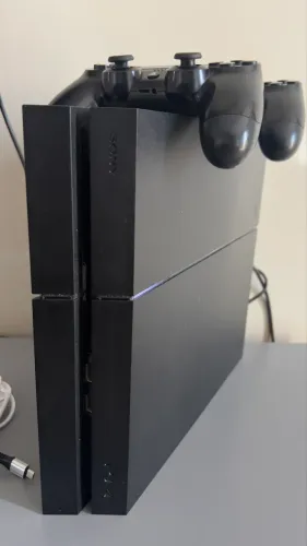 PS4 semi novo