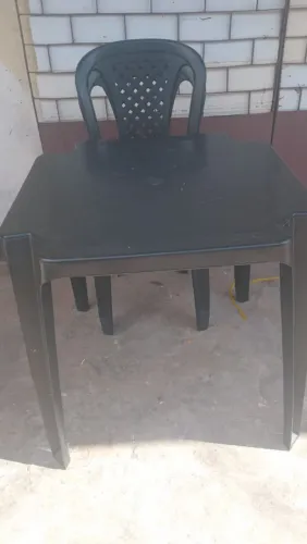 Mesa e cadeira 