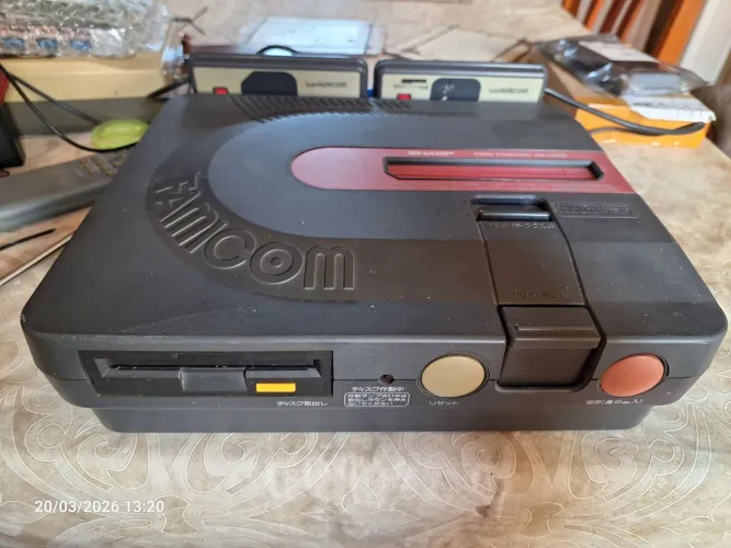 Console Sharp Twin Famicom