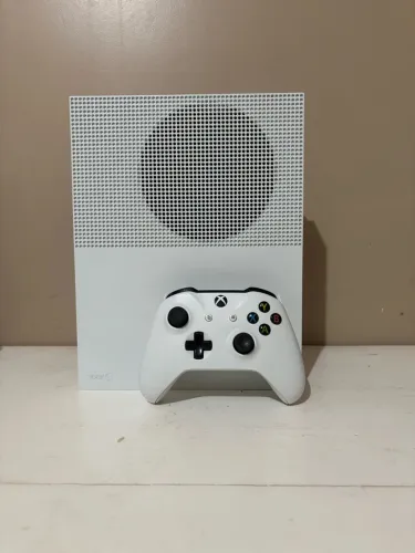 XBOX ONE S COM CONTA RECHEADA DE JOGOS