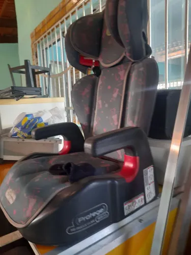 vendo essa cadeira de criança de estado perfeito o motivo da venda é que não tá mais dando
